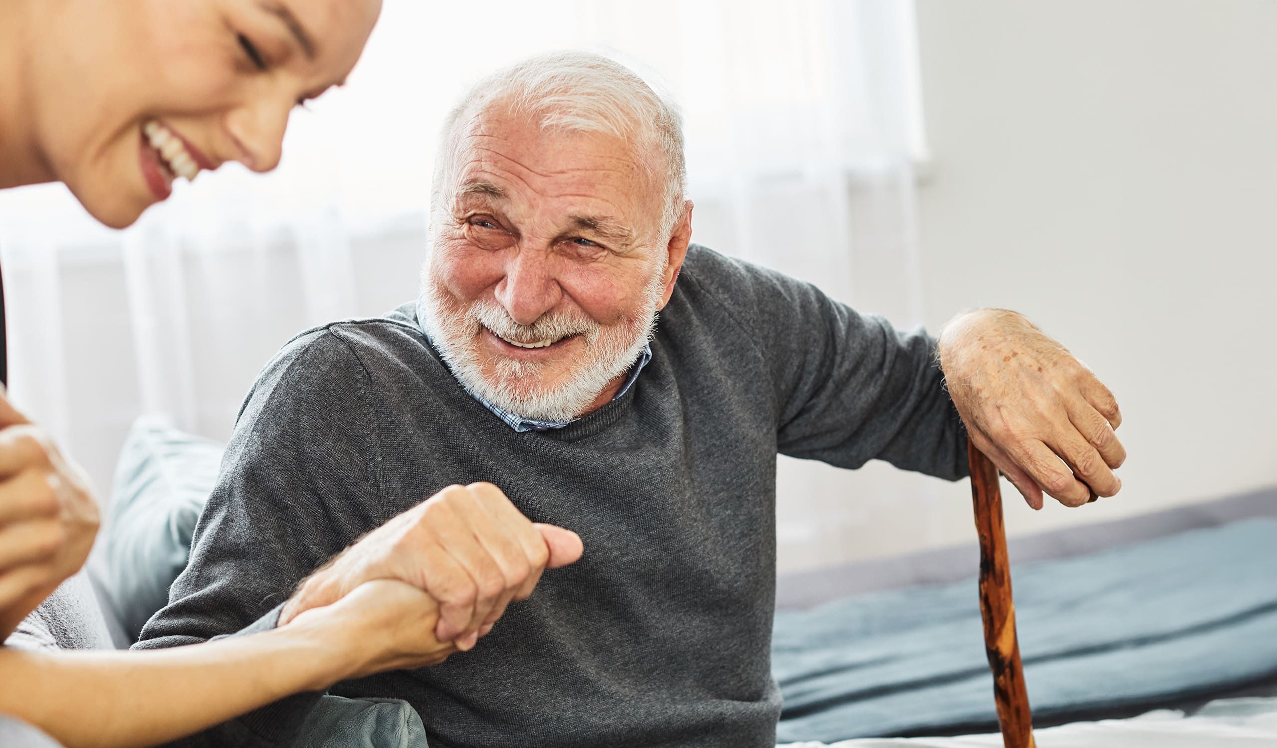 Aide pour Senior à Cannes, mougins, Mandelieu, le cannet