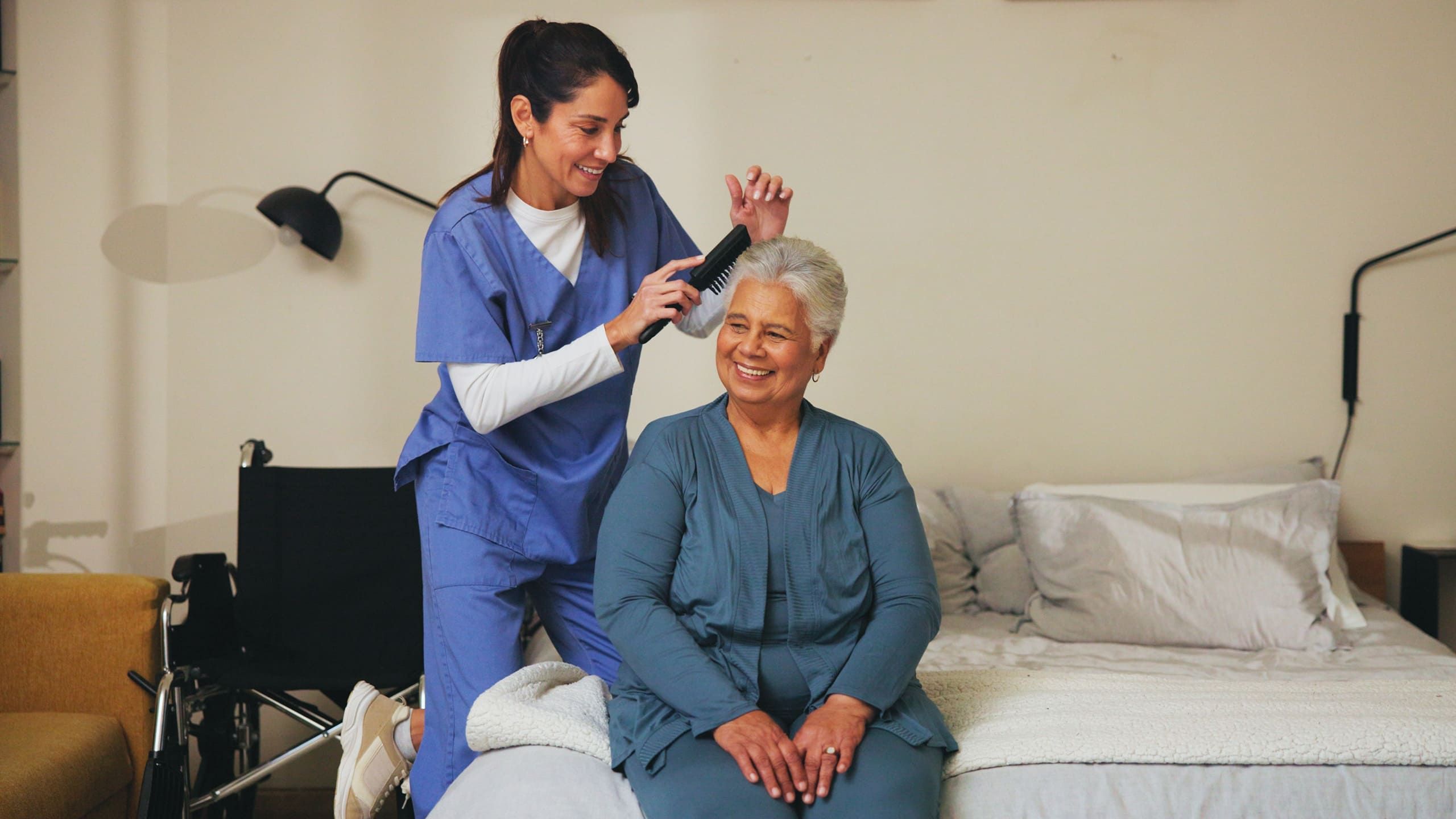 Maintien à domicile à Cannes Mougins Le Cannet Mandelieu, auxiliaire de vie
