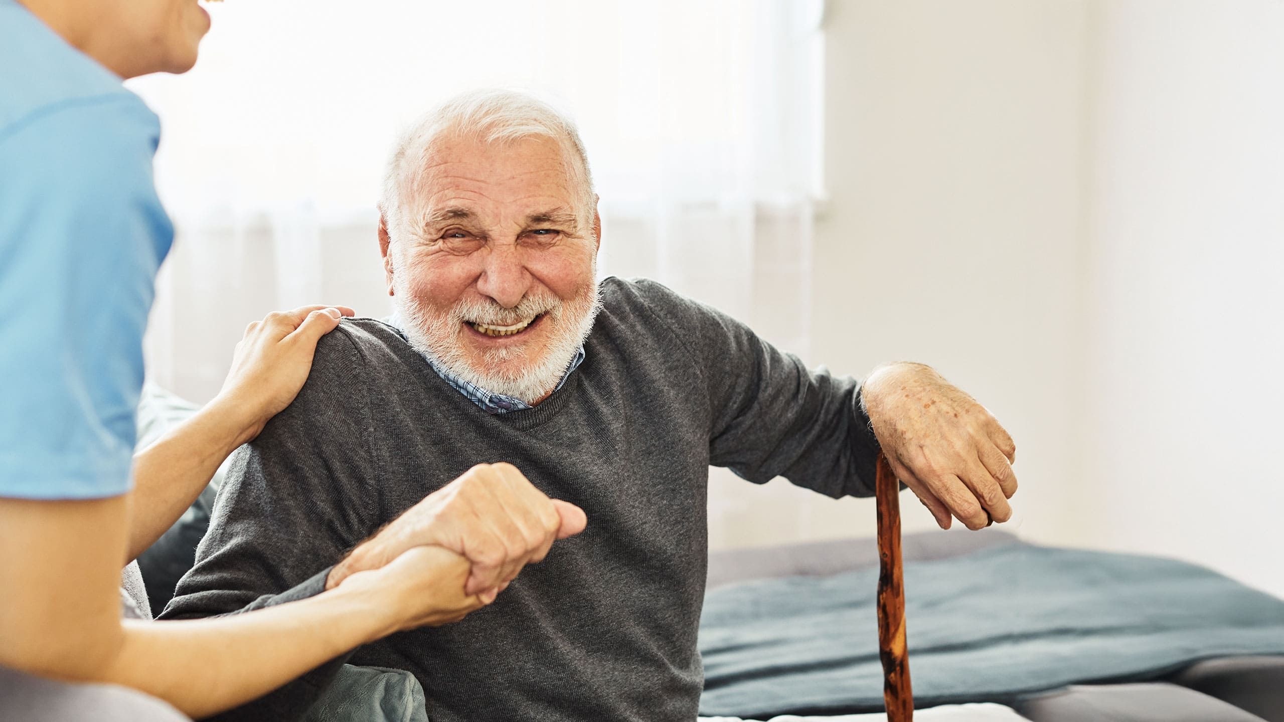 Aide pour Senior à Cannes, mougins, Mandelieu, le cannet